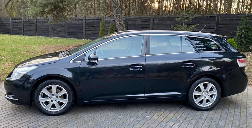 Toyota Avensis cena 33500 przebieg: 219000, rok produkcji 2011 z Warszawa małe 781